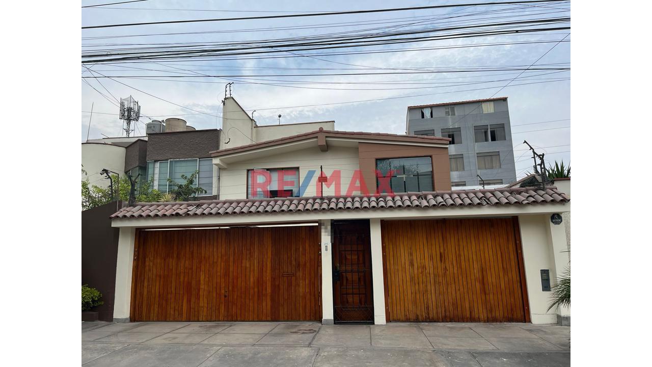 ¡Venta De Casa En Surco Con Pisicina I Terraza I Sala De Billar Y Bar!