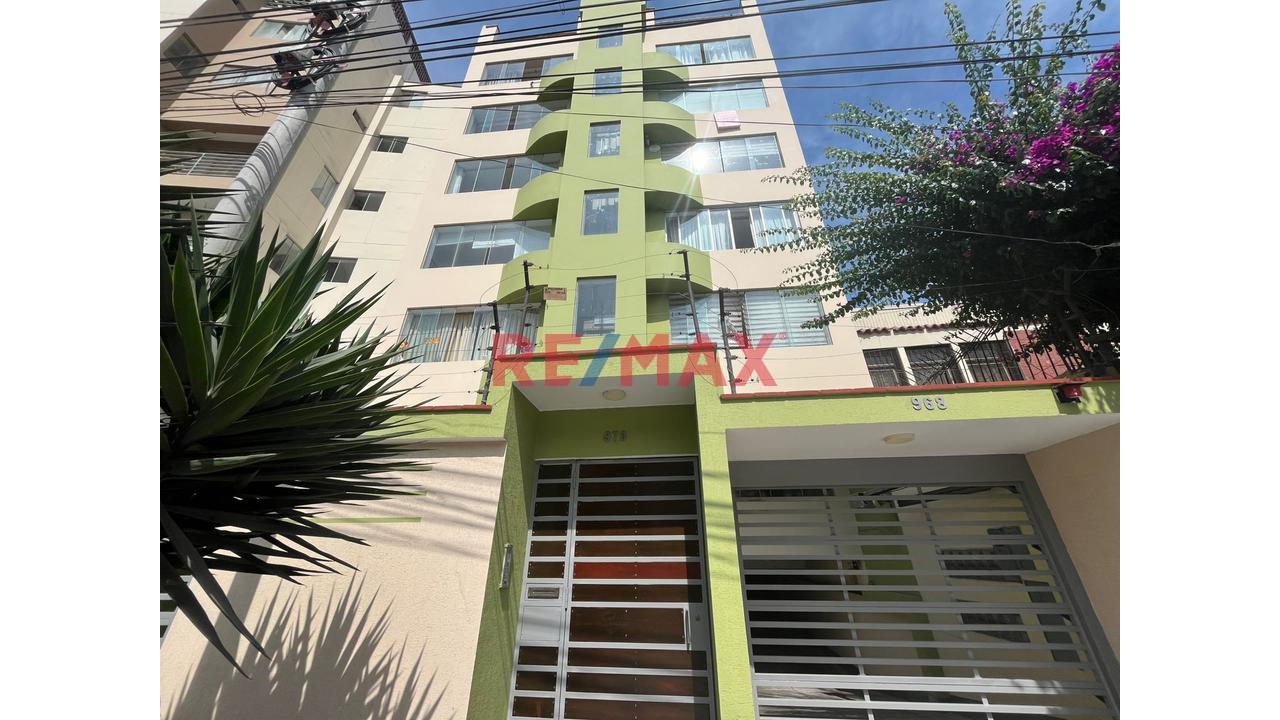 Venta De Departamento En Pueblo Libre Con Doble Estacionamiento